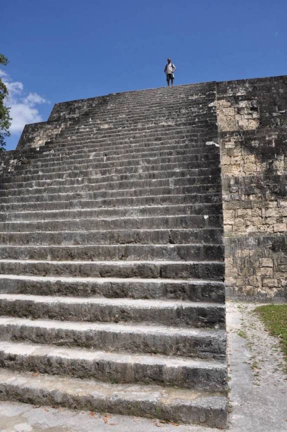 No alto de um dos templos de Tikal, na Guatemala